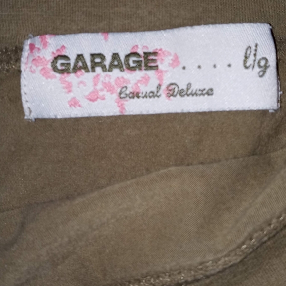 lrg GARAGE womans shirt fits more like a medium - Picture 4 of 4